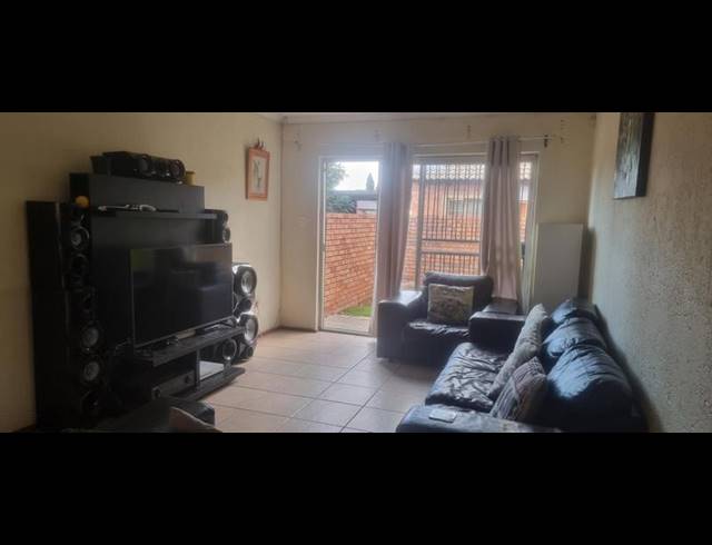 3 BEDROOM TOWNHOUSE FOR SALE IN CELTISDAL